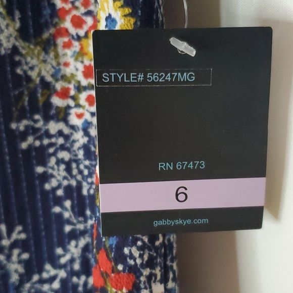 NWT - Gabby Skye Women's Berry Print Dress - Picture 5 of 8